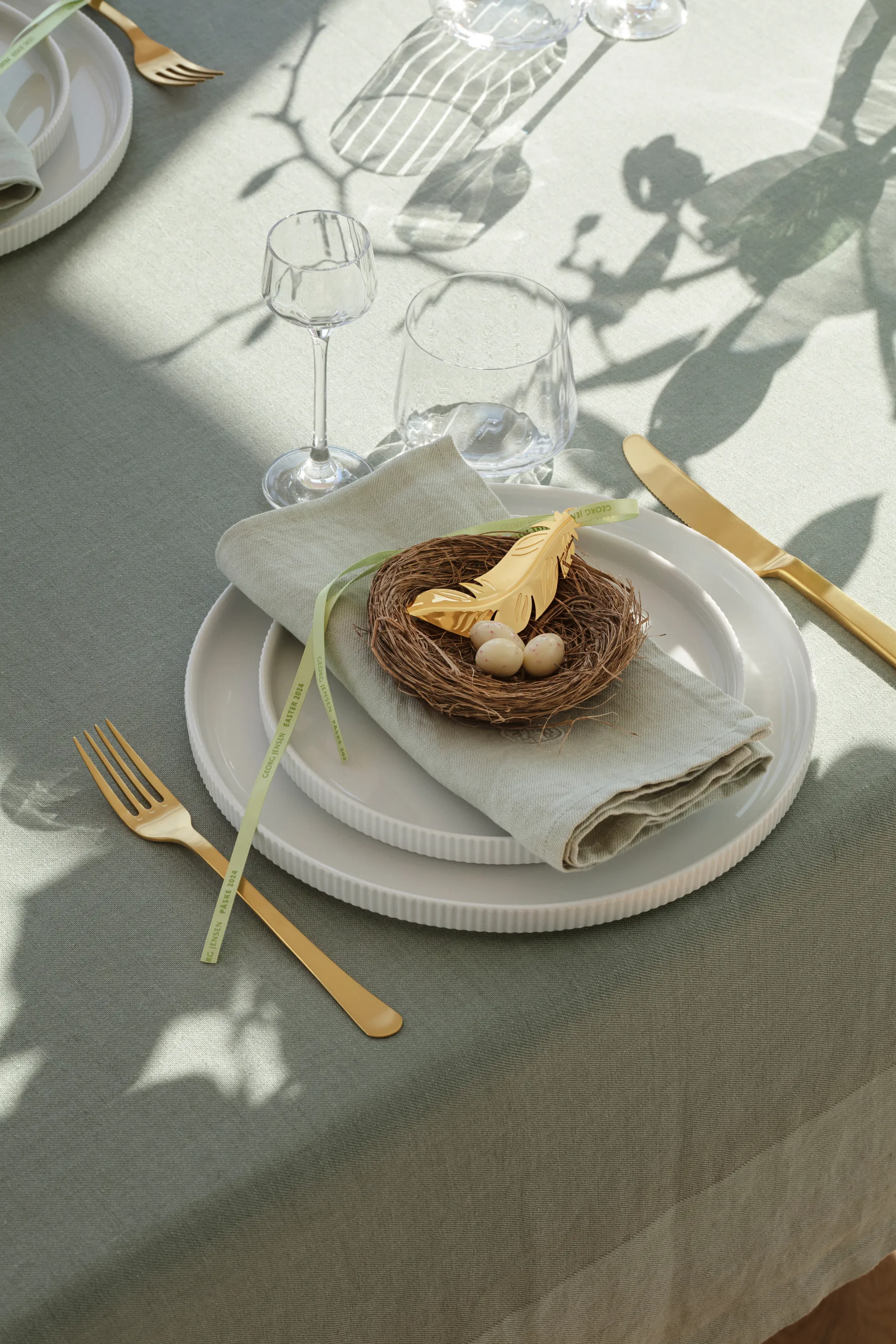 Georg Jensen påskefjær hengepynt 2024, 18 K Gullbelagt Georg Jensen