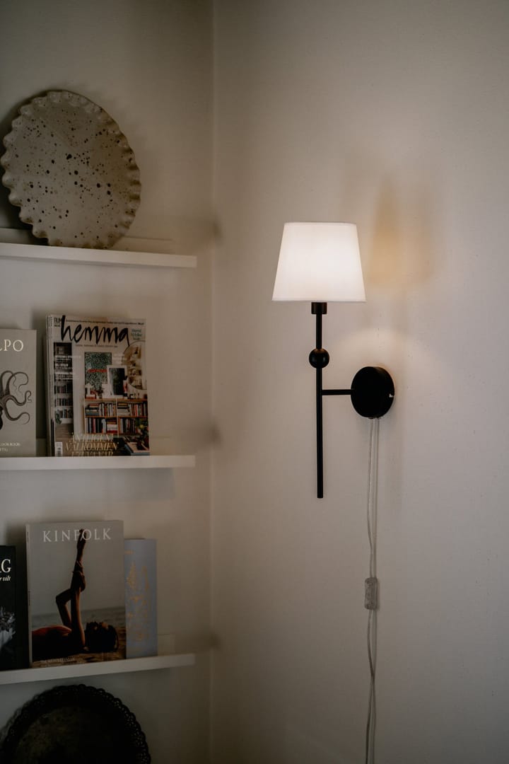 Astrid vegglampe, Sort Globen Lighting