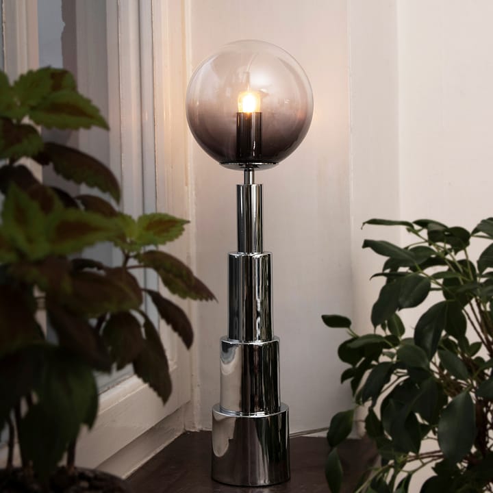 Astro 15 bordlampe, børstet messing Globen Lighting