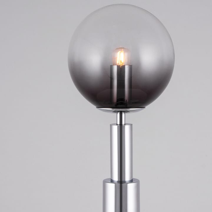 Astro 15 bordlampe, børstet messing Globen Lighting
