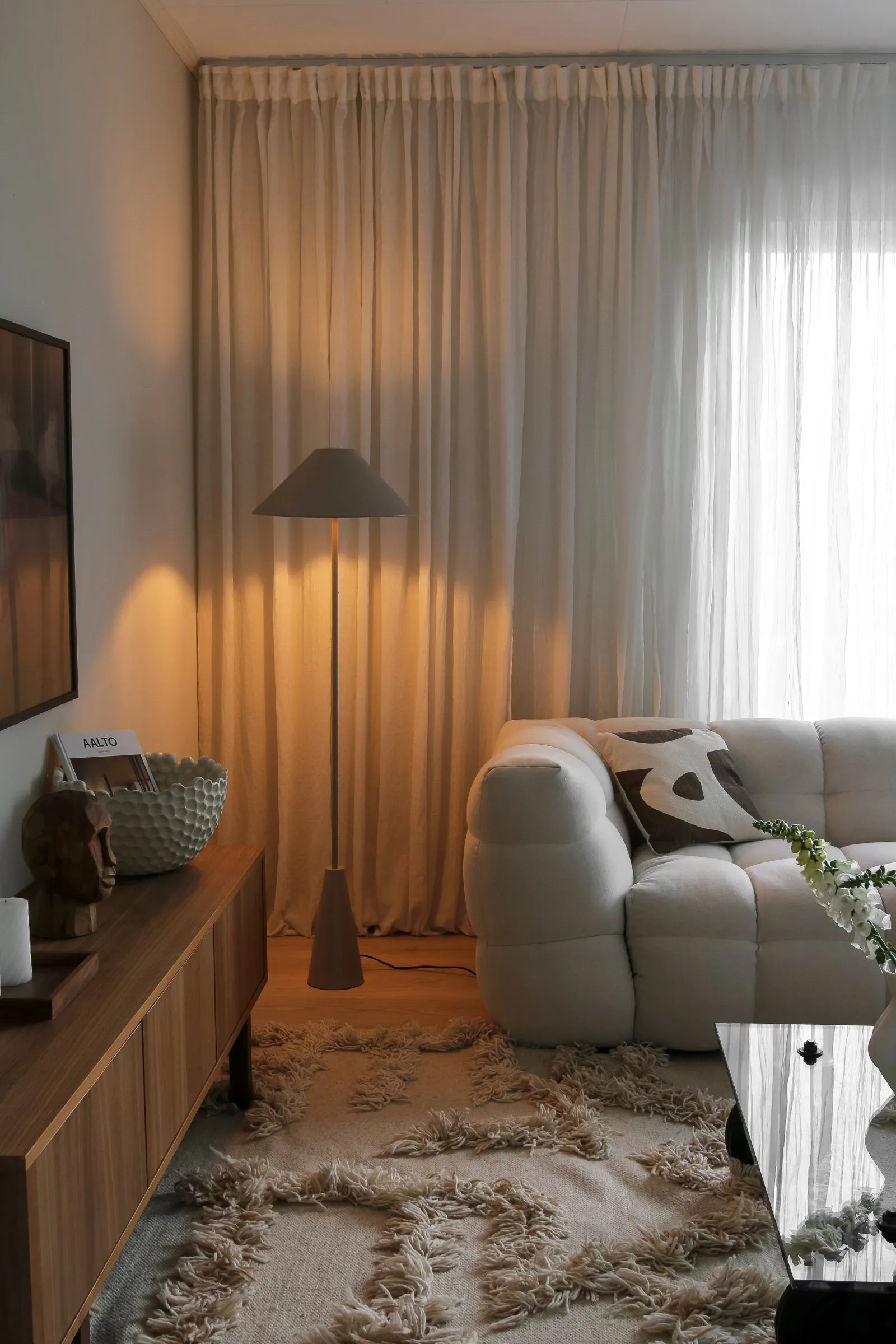 Cannes gulvlampe 140 cm, Mud Globen Lighting