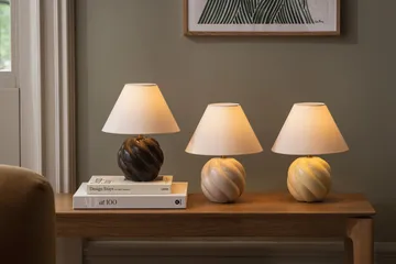 Dahlia bordlampe - Beige - Globen Lighting