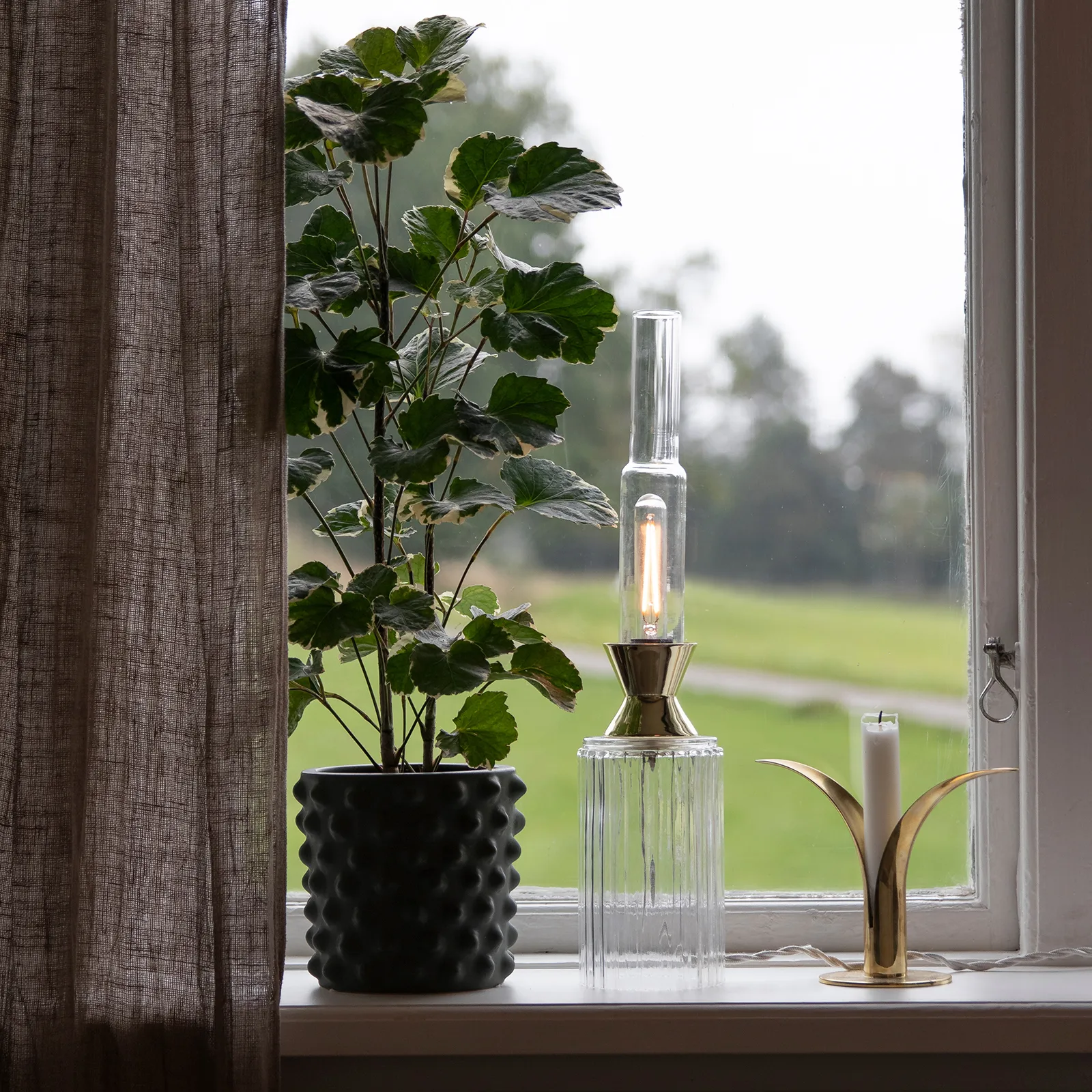 Ester bordlampe, Klar-messing Globen Lighting