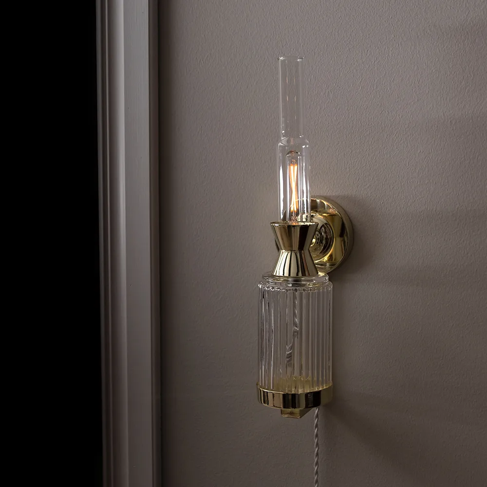 Ester vegglampe, røyk/krom Globen Lighting