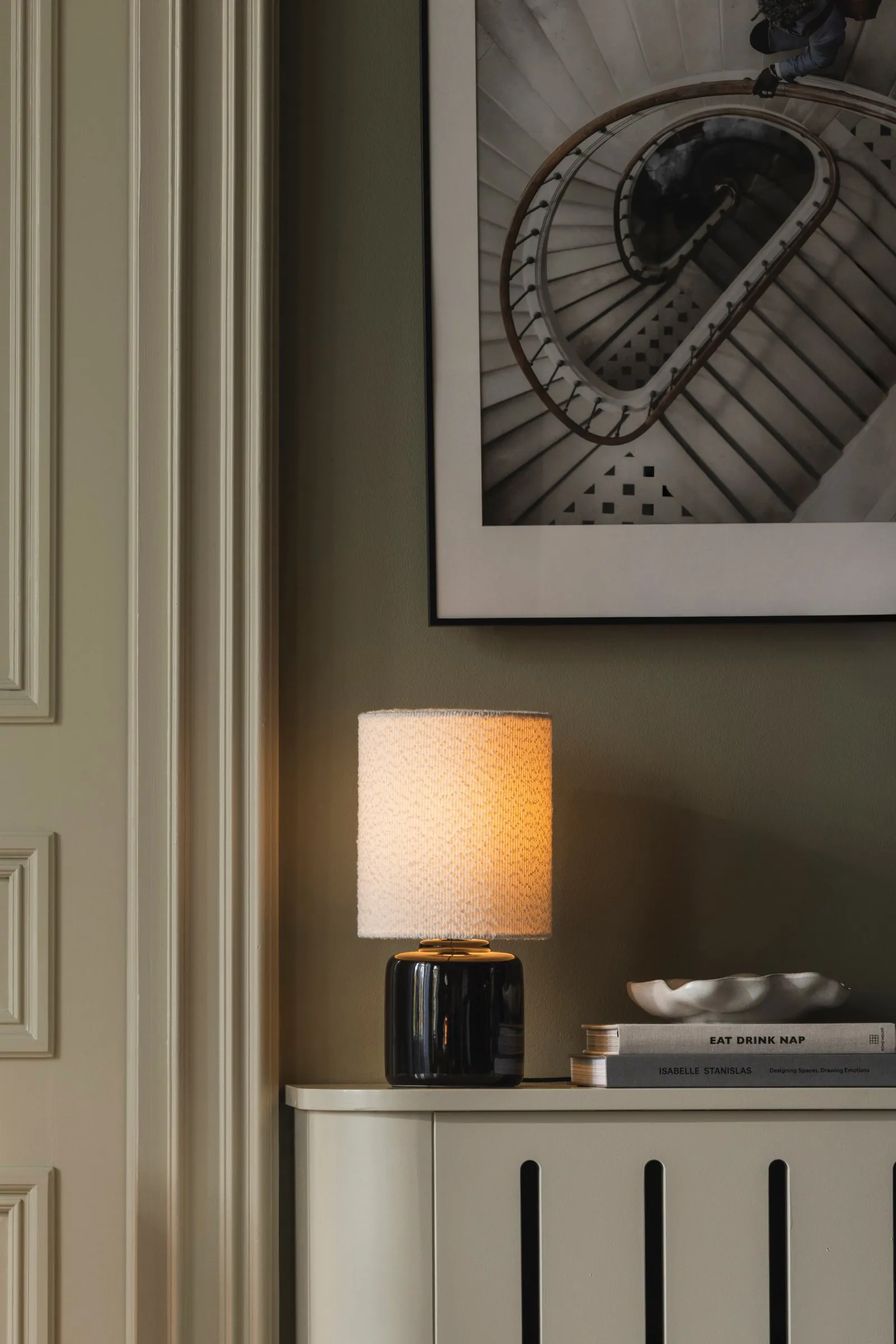 Florian bordlampe, Hvit bouclé/svart, Ø20x39 cm Globen Lighting