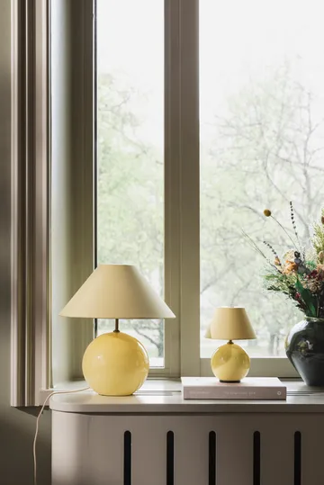 Iris 16 portabel bordlampe - Butter yellow - Globen Lighting