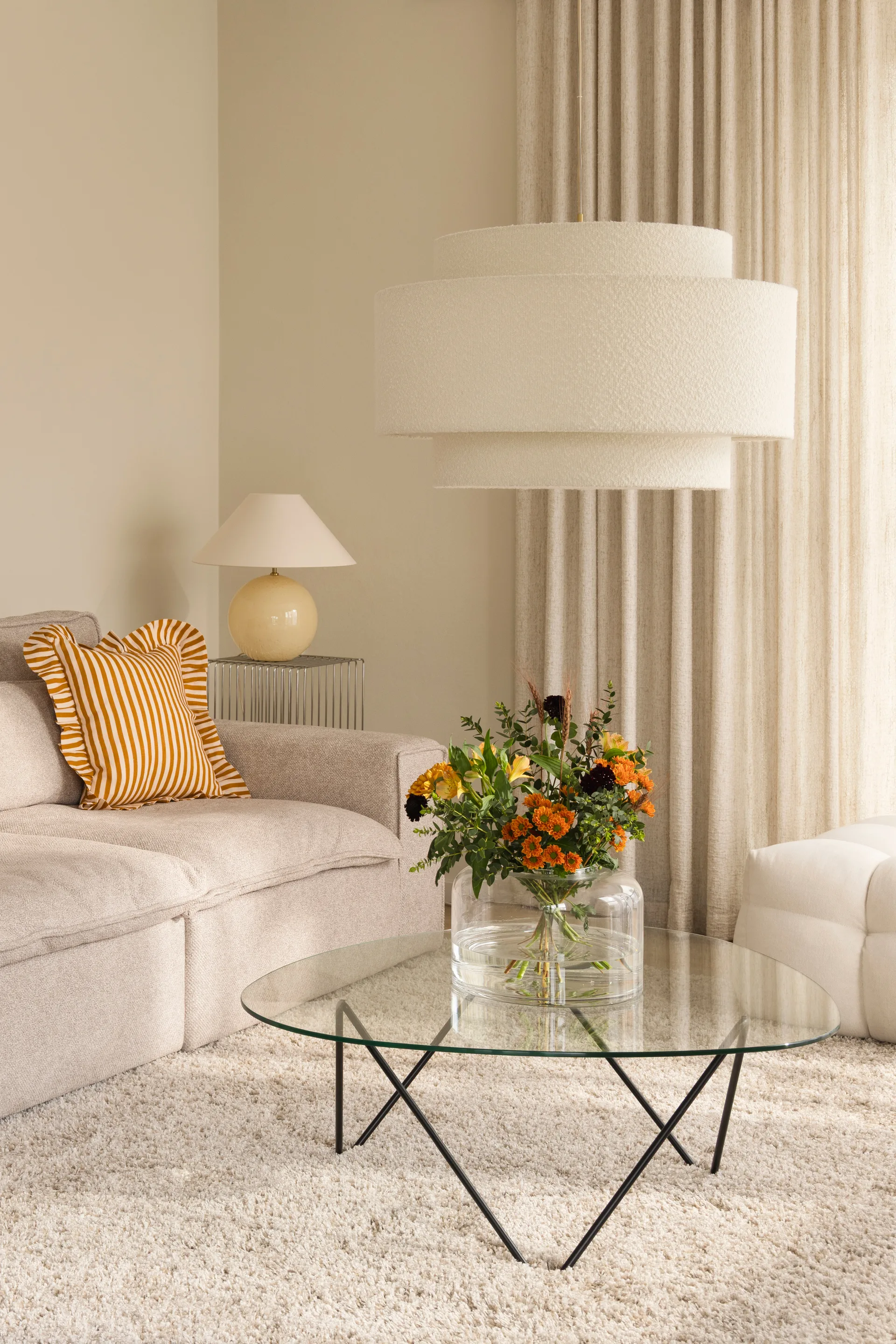 Iris 45 bordlampe, Hvit Globen Lighting