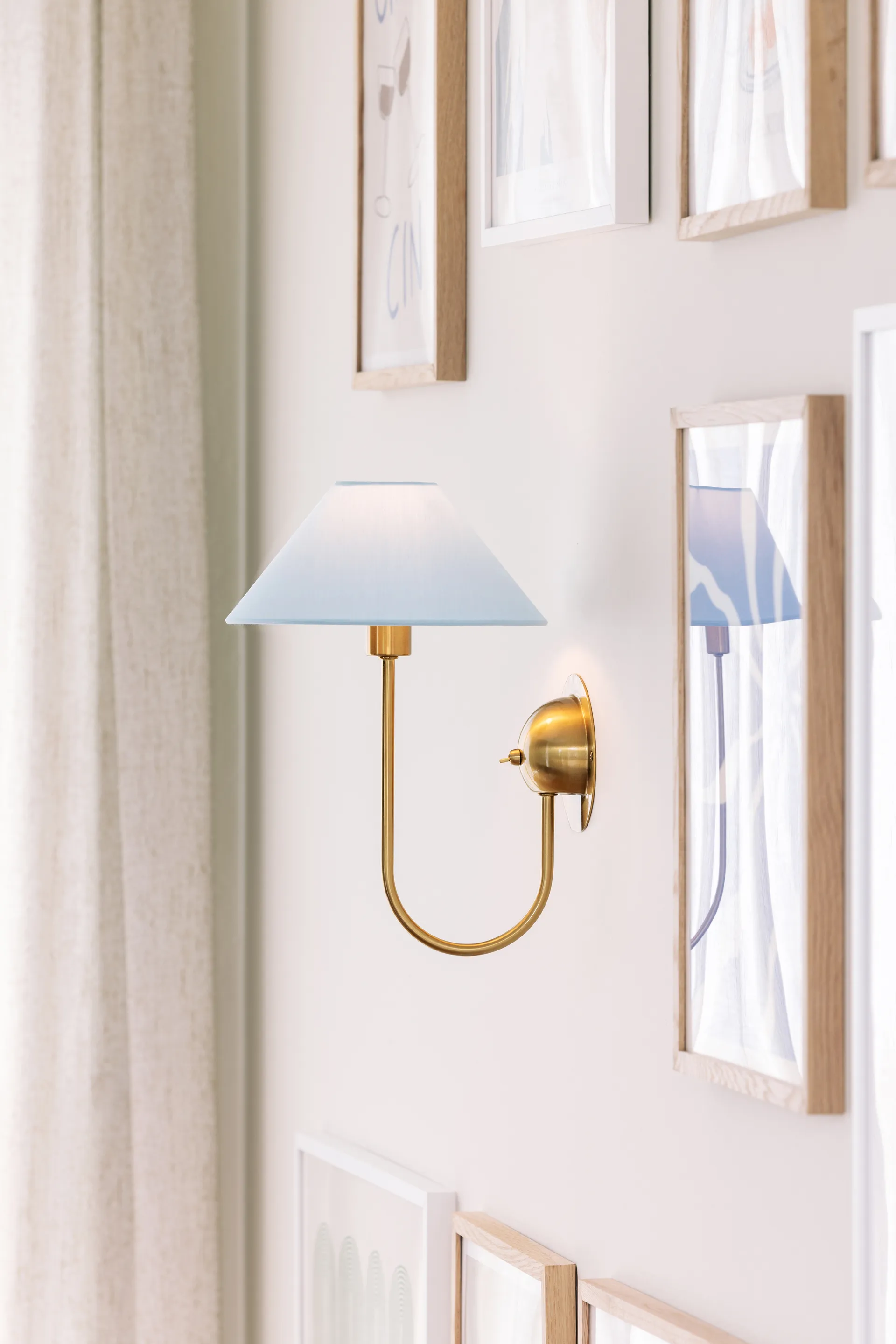 Iris vegglampe, Dueblå Globen Lighting