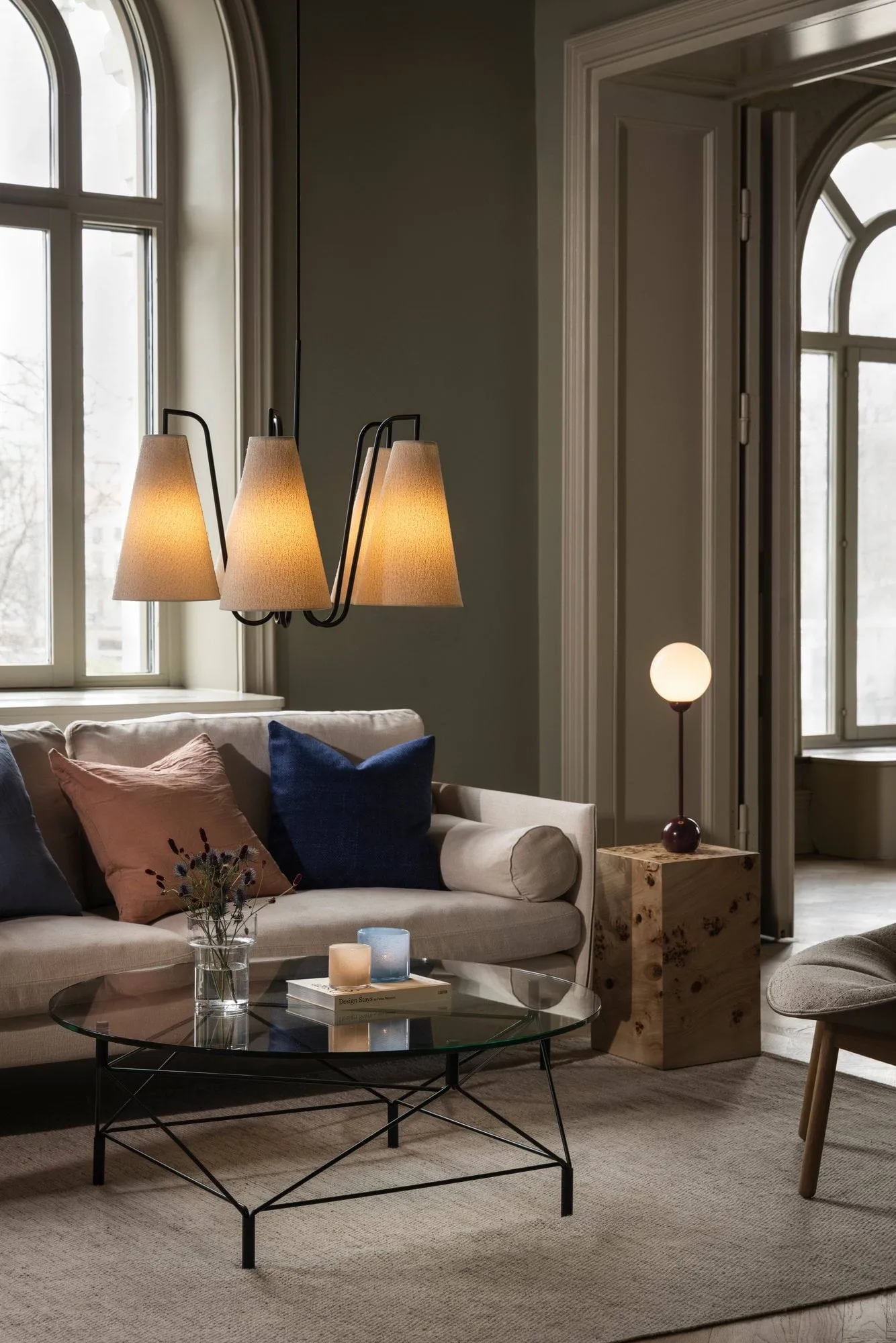 Lou pendel , 5, Hvit bouclé-svart, 67x67 cm Globen Lighting