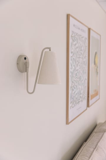 Lou vegglampe - Bouclé hvit-beige - Globen Lighting
