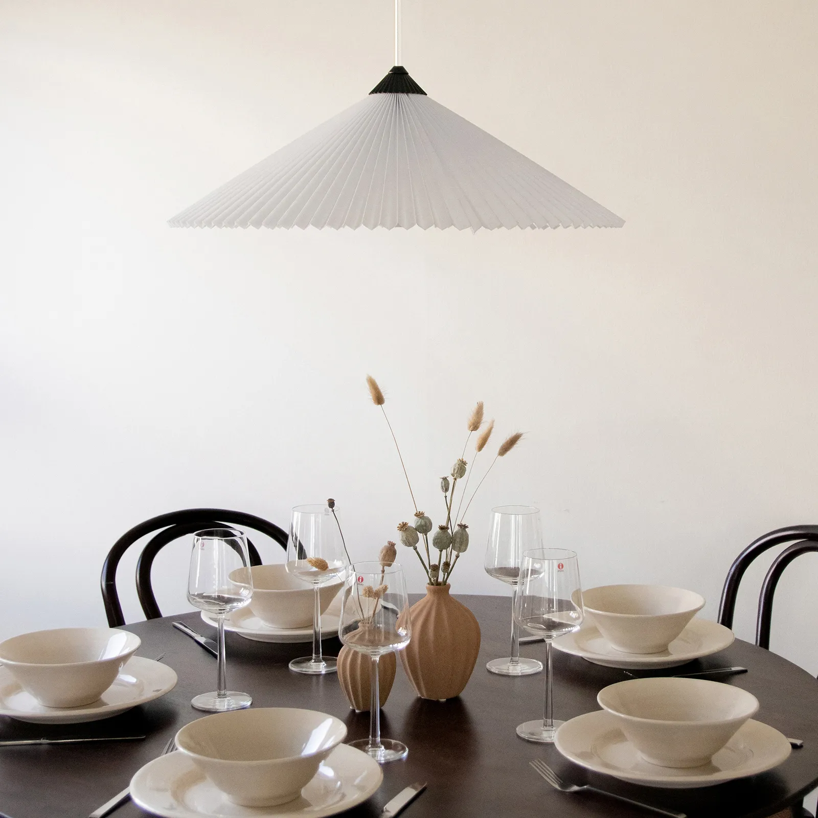 Matisse pendel Ø60 cm, Svart-hvit Globen Lighting