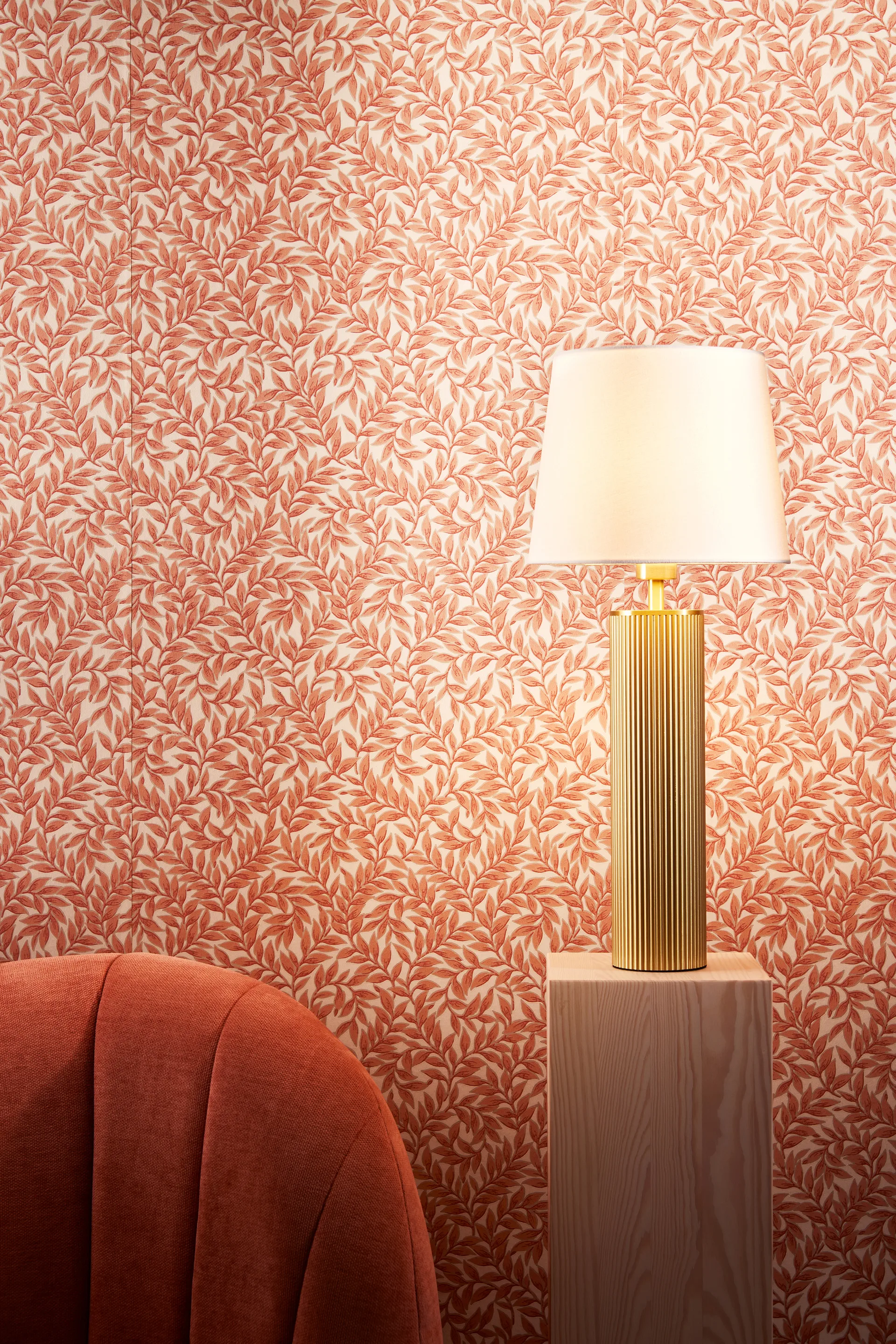 Rib 8 bordlampe, Børstet messing Globen Lighting