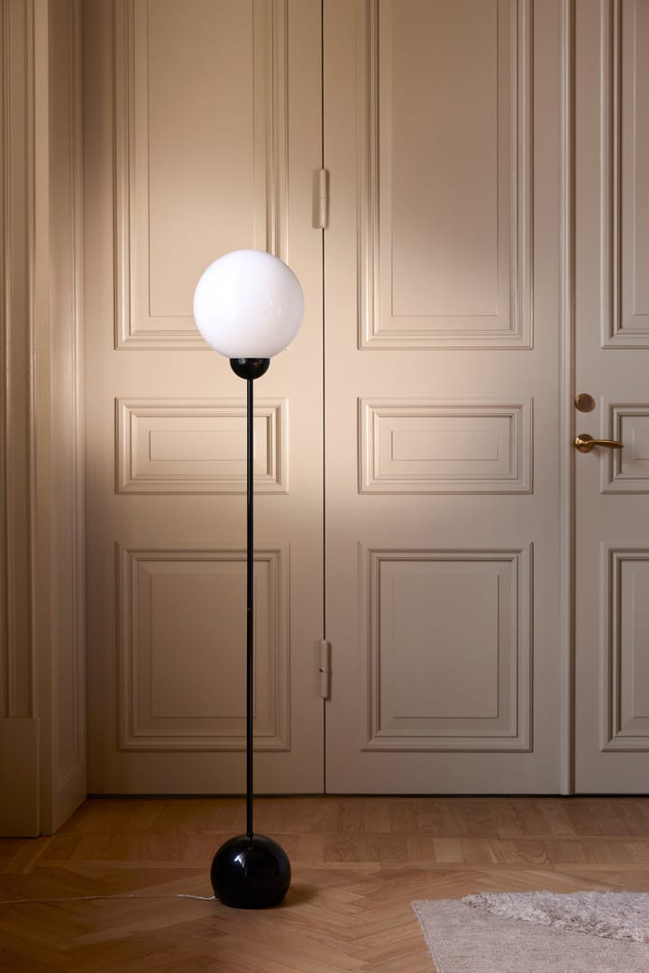 Ripley gulvlampe, Svart Globen Lighting