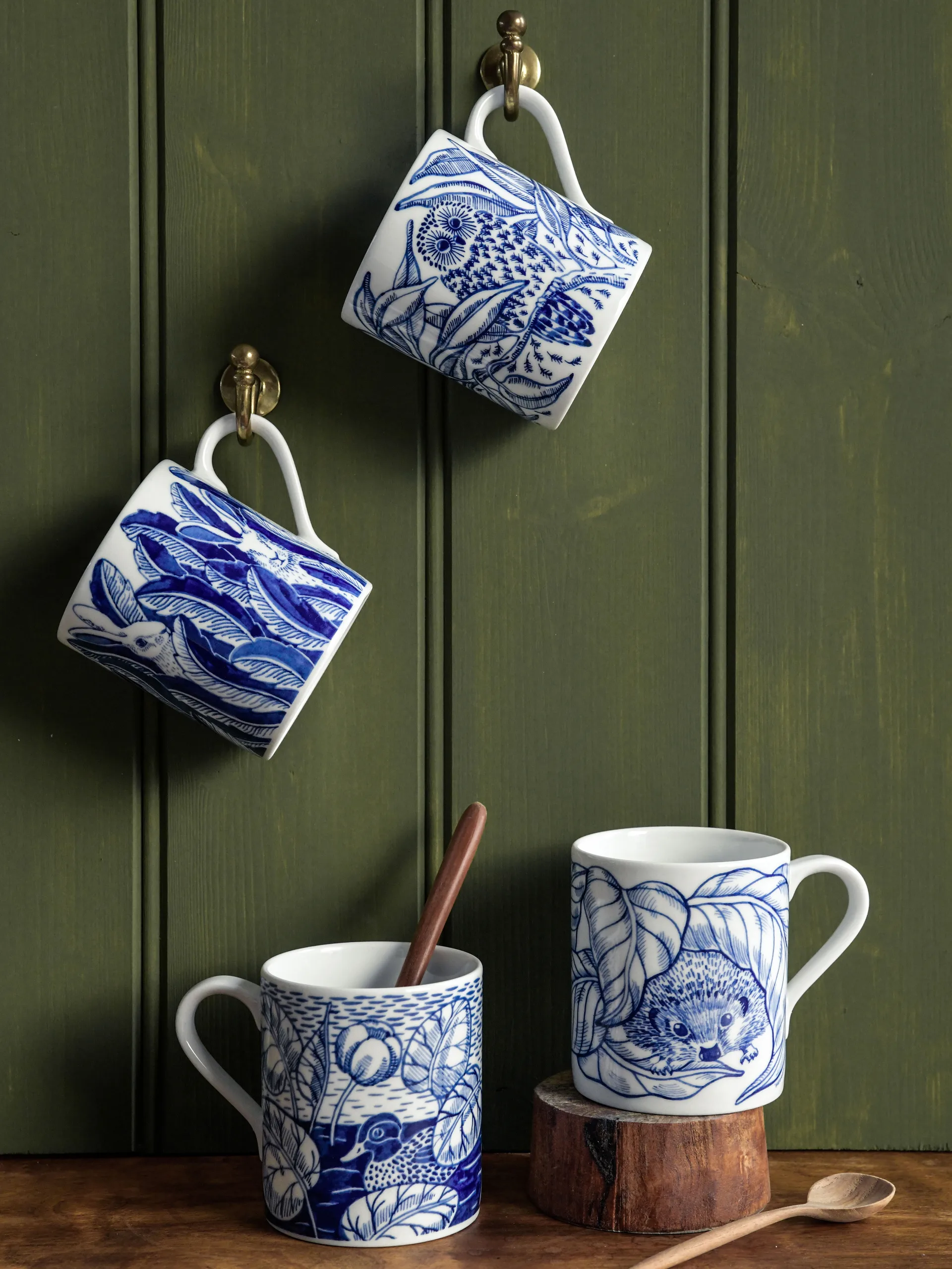 Hares in hiding kopp 35 cl, Blå Götefors Porslin