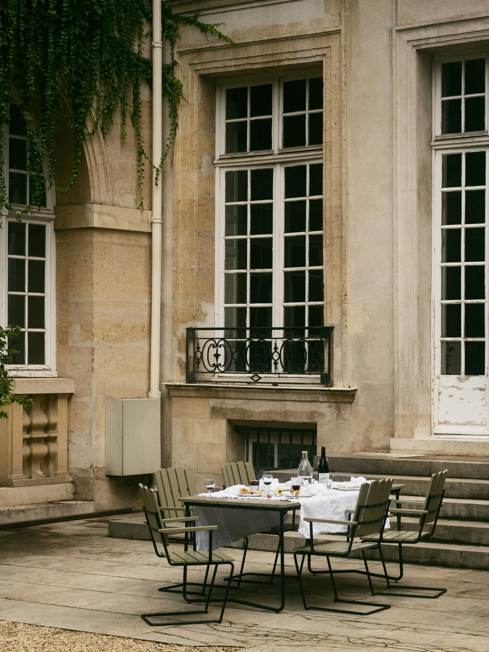 A2 lenestol, Lysegrønn eik-svart Grythyttan Stålmöbler