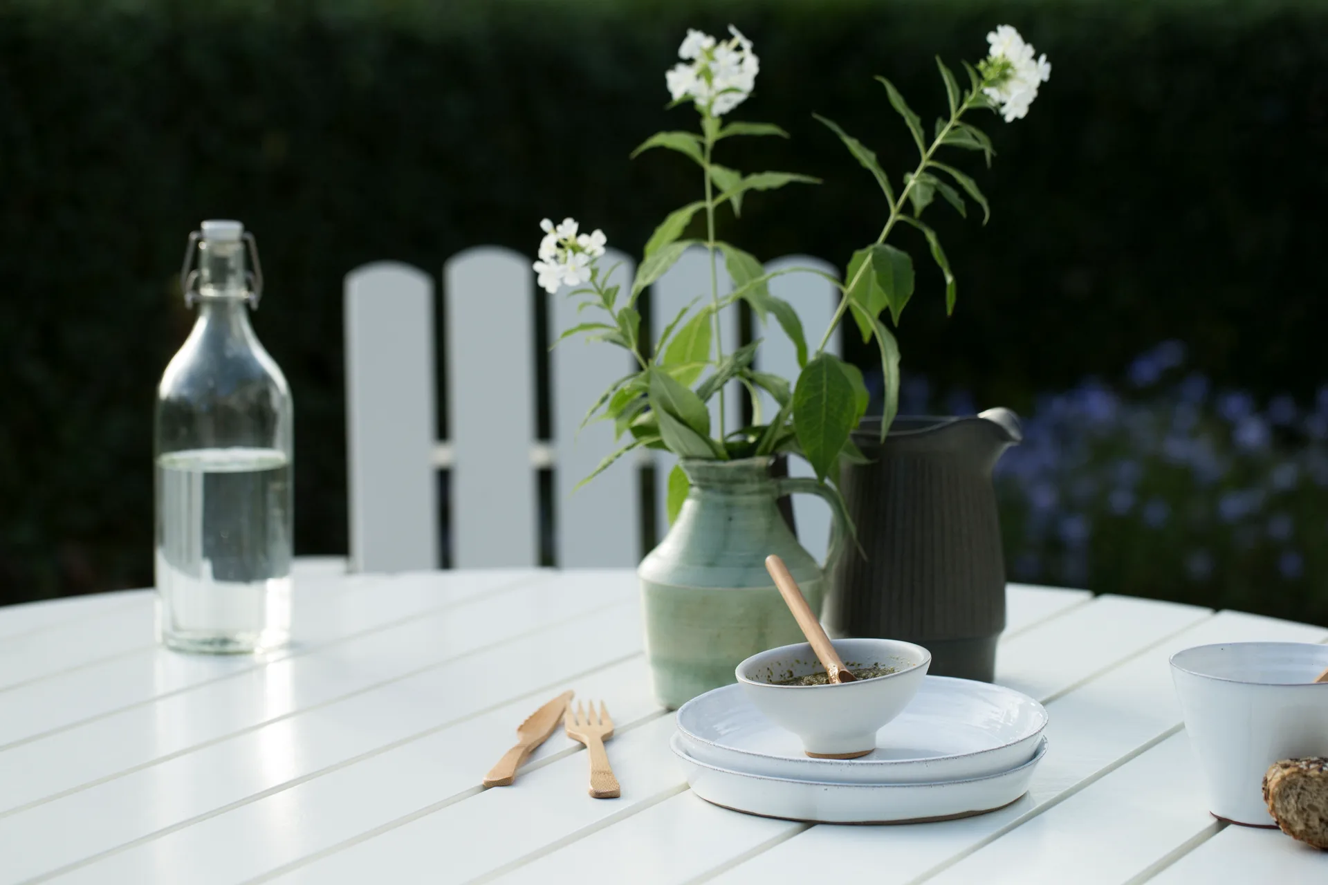 Grythyttan spisegruppe hvit 9A Ø100cm + 4stk A2 Grythyttan Stålmöbler