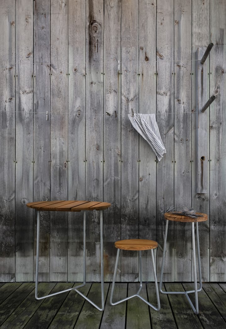 Table 6B bord Ø60 cm, Ubehandlet teak - galvaniserte ben Grythyttan Stålmöbler