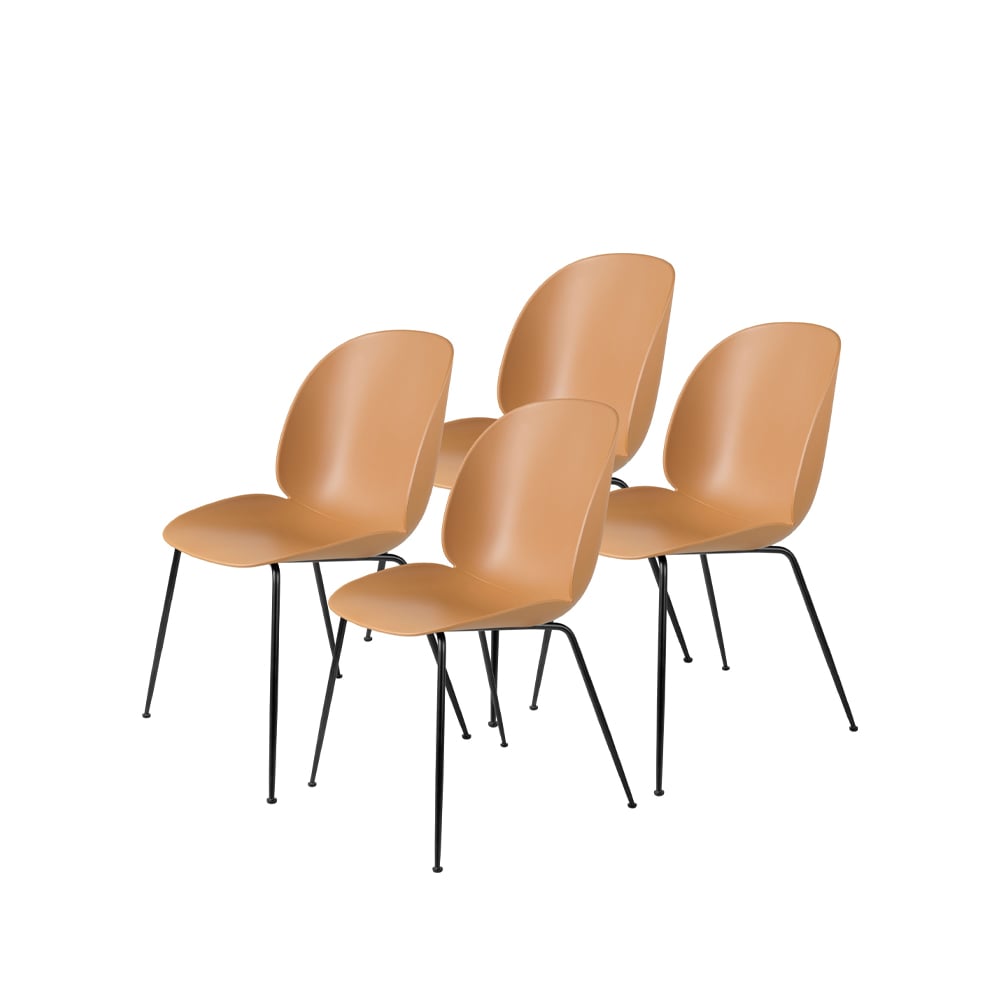 GUBI Beetle 4-pakning stol amber brown, sort stålstativ