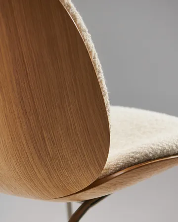 Beetle forsidekledd stol eik - Svartkrommet-Karakorum 001 - GUBI