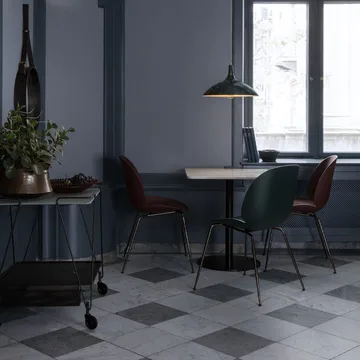 Beetle stol - Alabaster white, mattlakkert eikestativ - GUBI