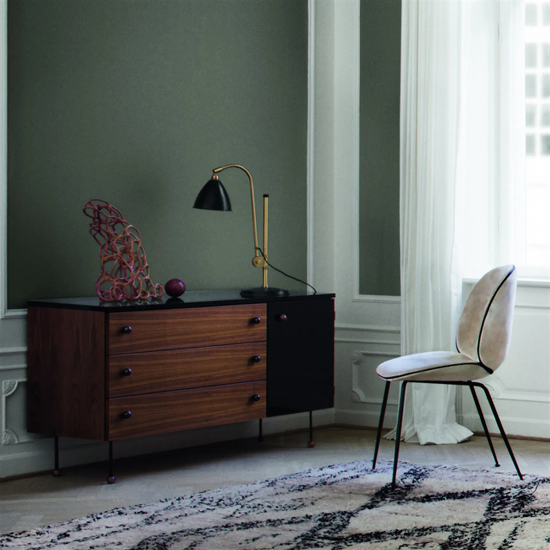 Bestlite BL1 bordlampe, kullsort-messing GUBI