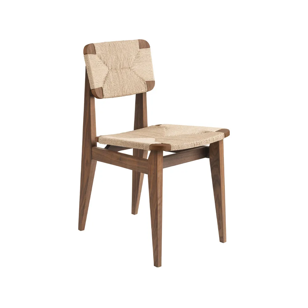 C-Chair stol, American walnut, naturflettet sete og rygg GUBI