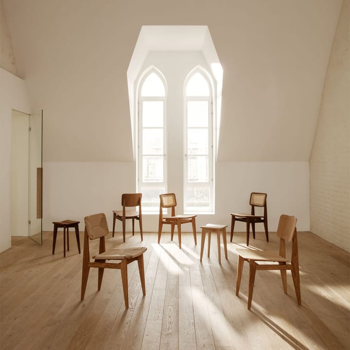 C-Chair stol, American walnut, rotting GUBI