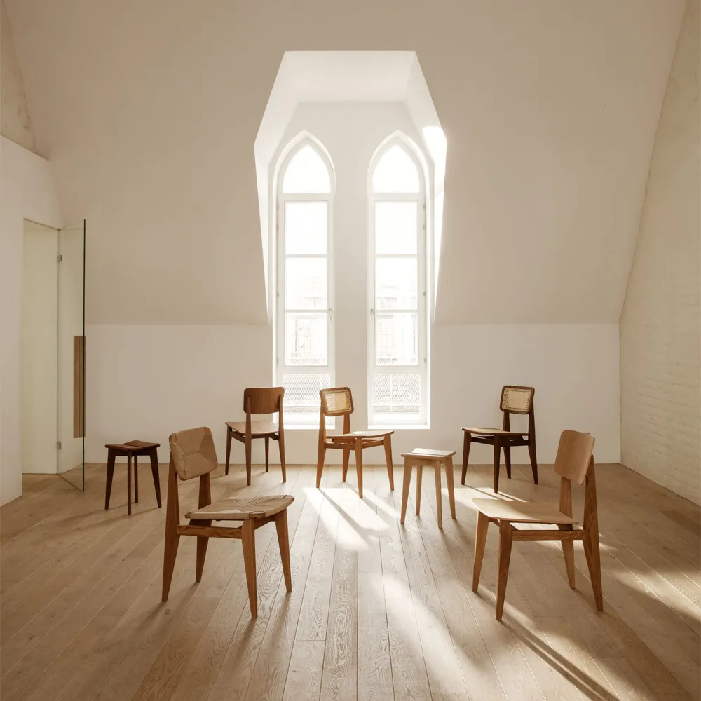 C-Chair stol, Black stained oak, naturflettet sete og rygg GUBI