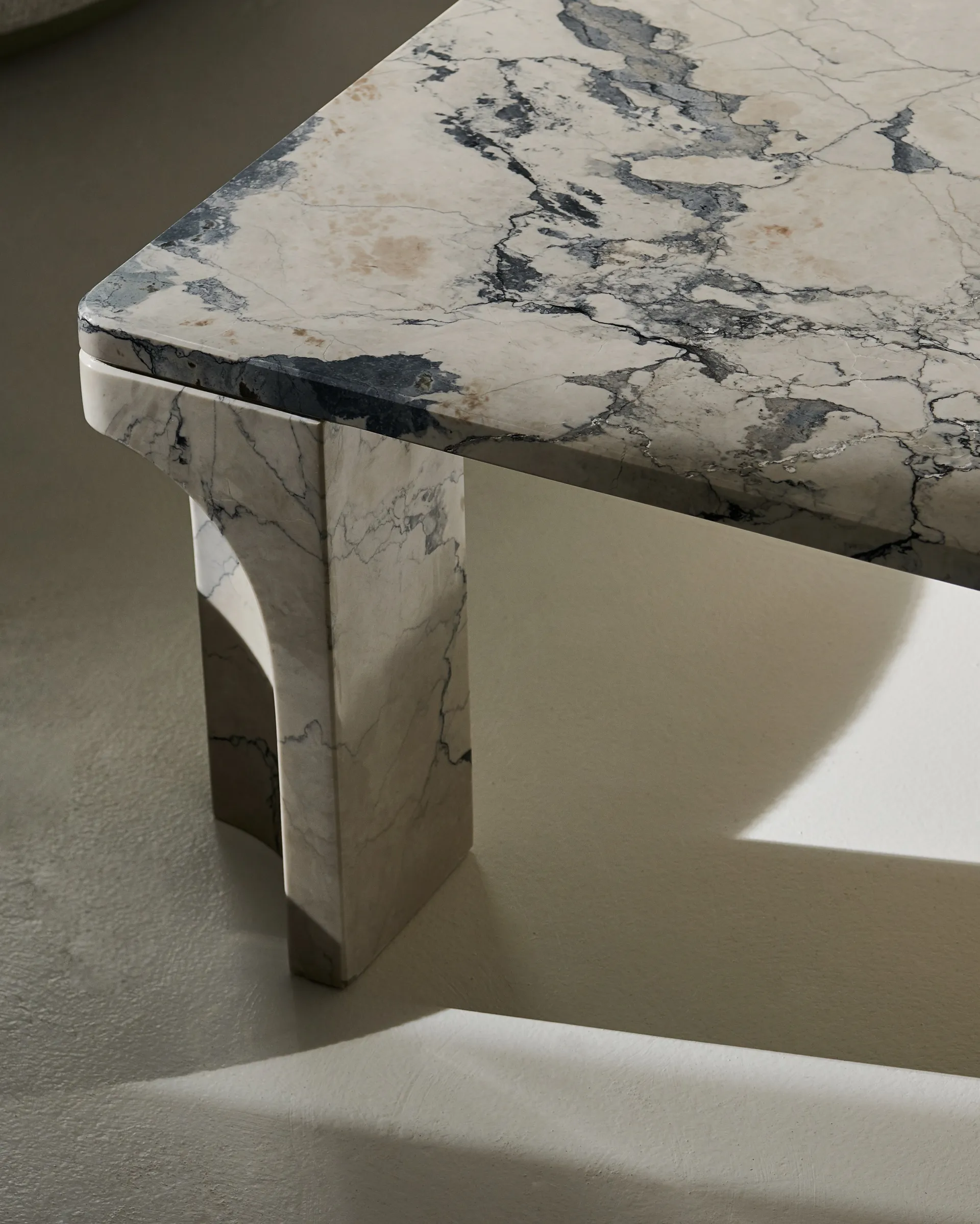 Doric salongbord 80 x 80 cm, Electric grey GUBI