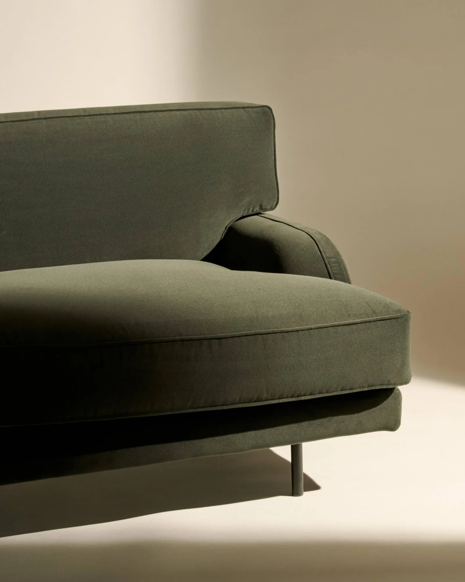 Flaneur 2-seters sofa, Asator 0984-matt svart, 2-seter GUBI