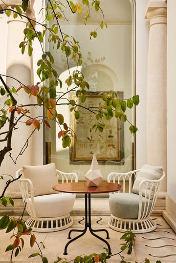 Grace Outdoor lenestol - Leslie Limonta 006-020-alabaster white - GUBI