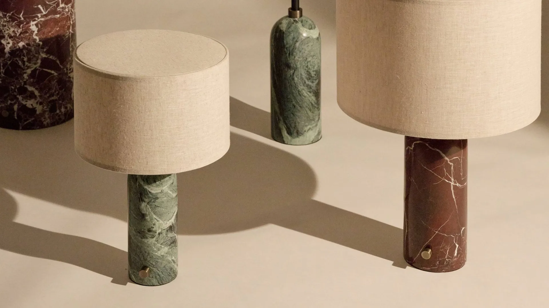 Grahvity L bordlampe, Emerald marble-canvas GUBI