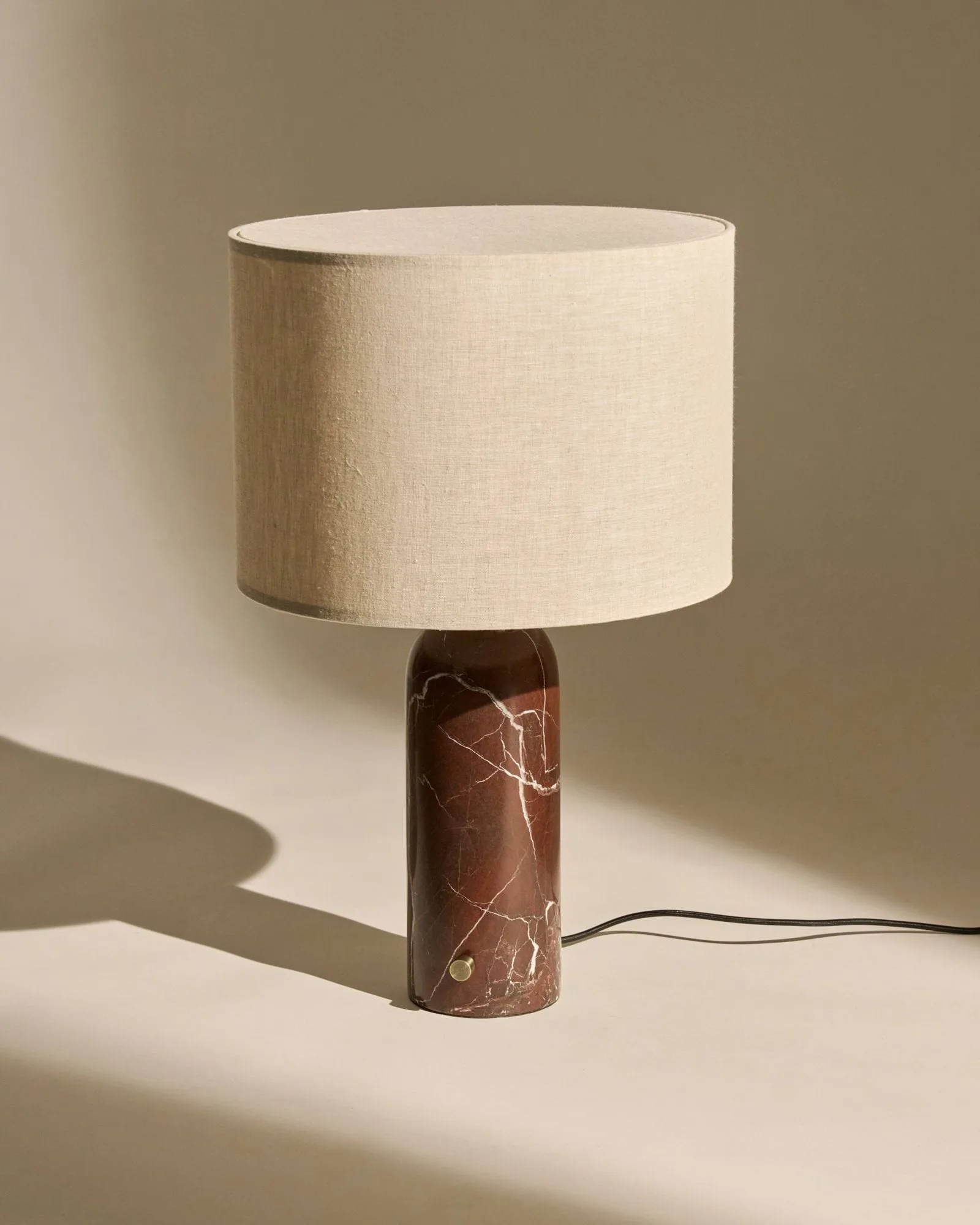Grahvity L bordlampe, Maroon marble-canvas GUBI
