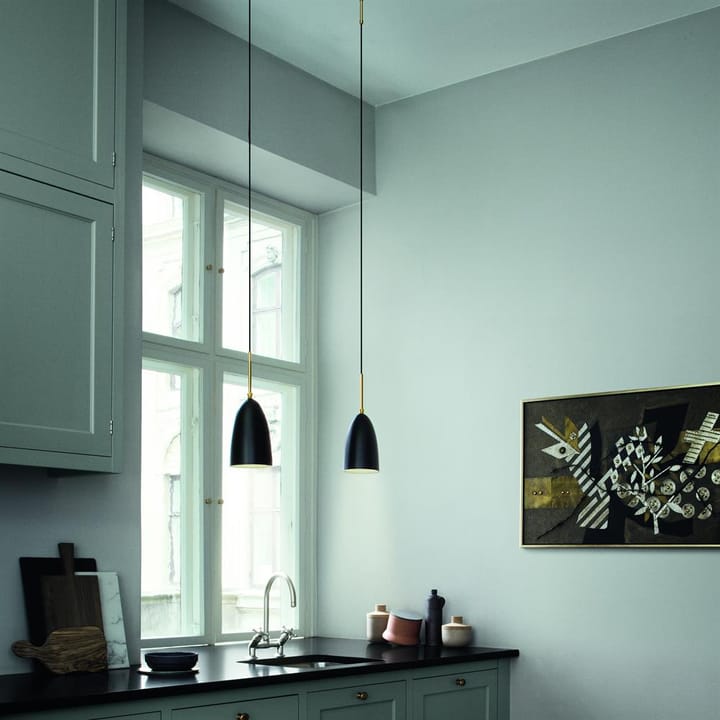 Gräshoppa taklampe, svart GUBI