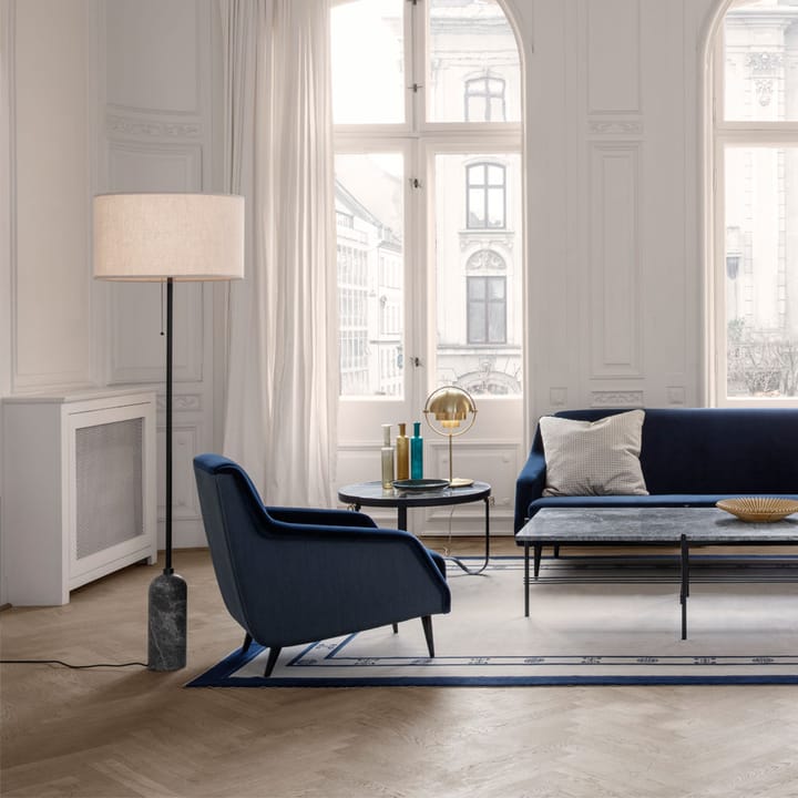 Gravity gulvlampe , sort marmor/hvit GUBI