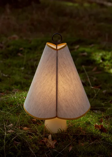 Hornbæk portable bordlampe - Poppy yellow - GUBI
