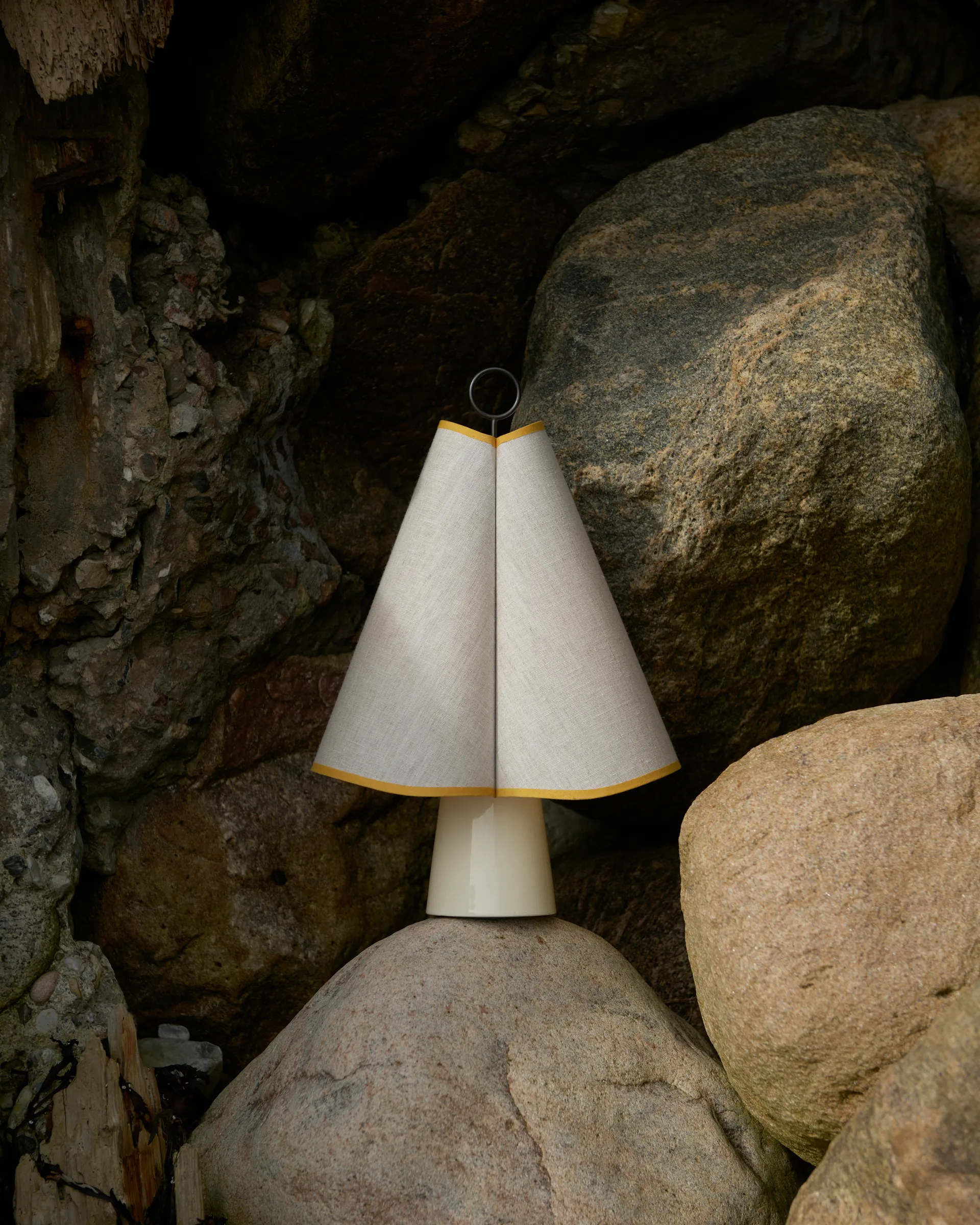 Hornbæk portable bordlampe, Poppy yellow GUBI