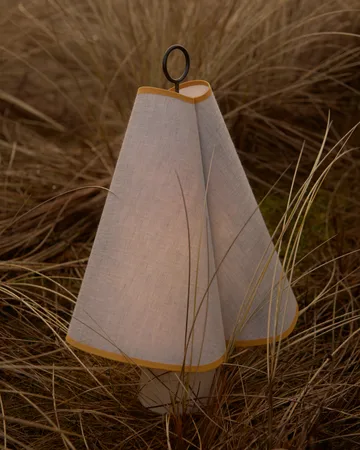 Hornbæk portable bordlampe - Poppy yellow - GUBI