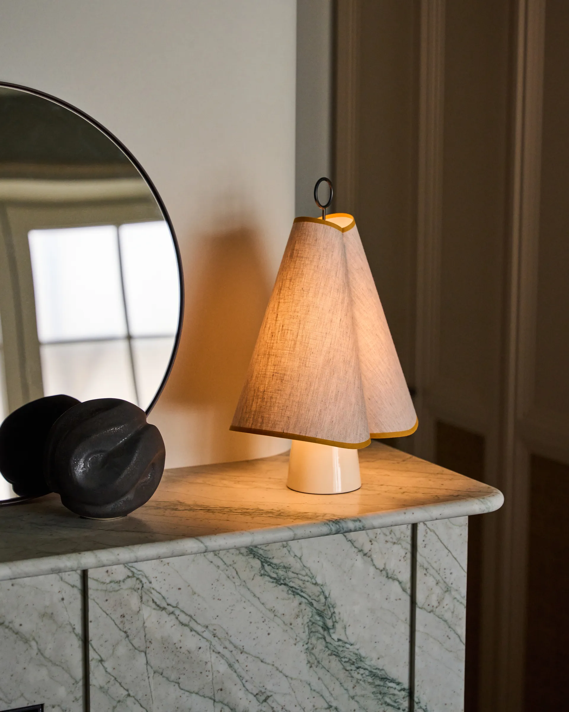 Hornbæk portable bordlampe, Poppy yellow GUBI