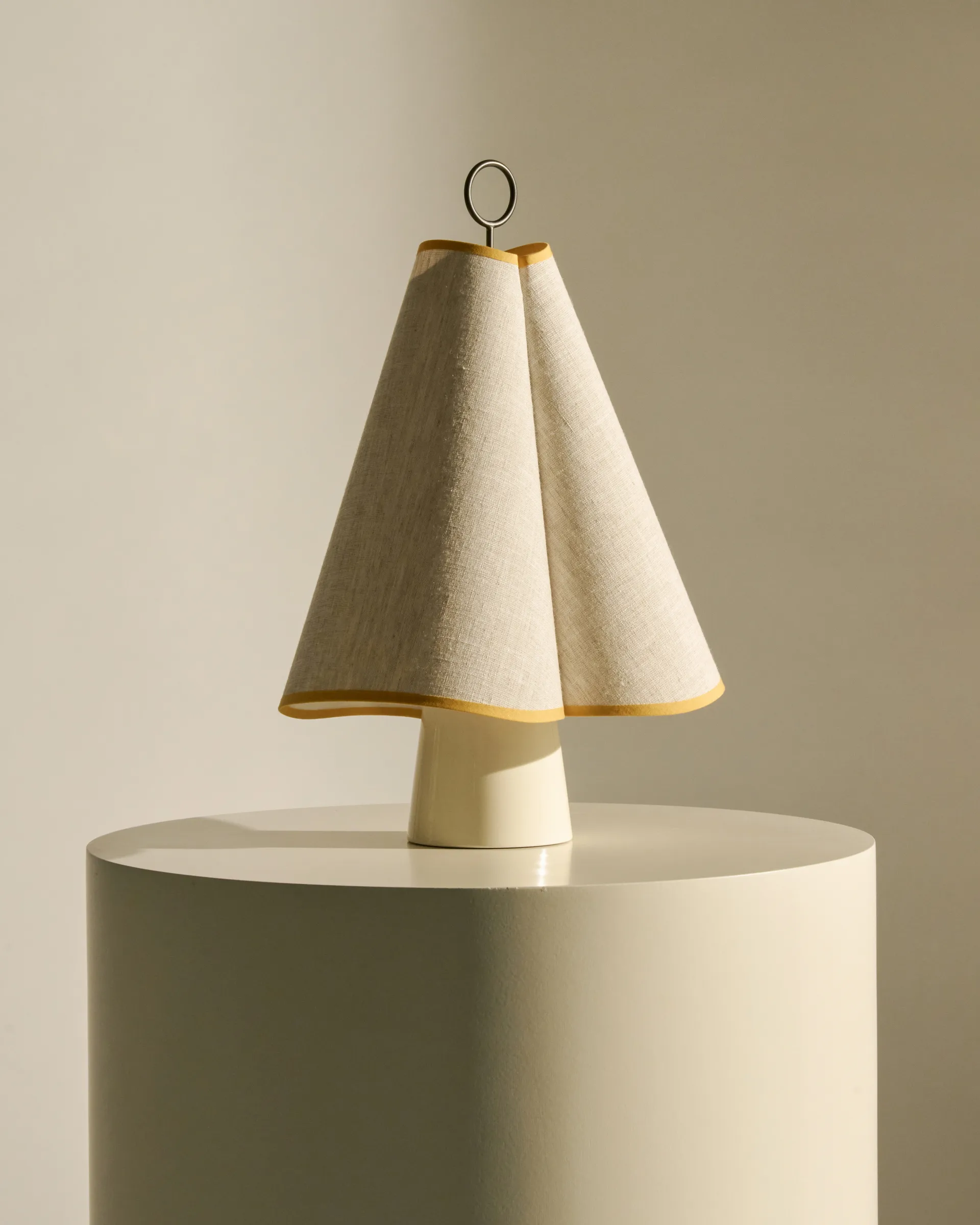 Hornbæk portable bordlampe, Poppy yellow GUBI