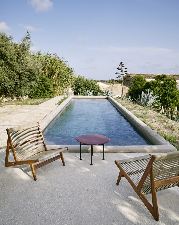 MR01 Initial outdoor lounge chair, Oljet irokotre GUBI