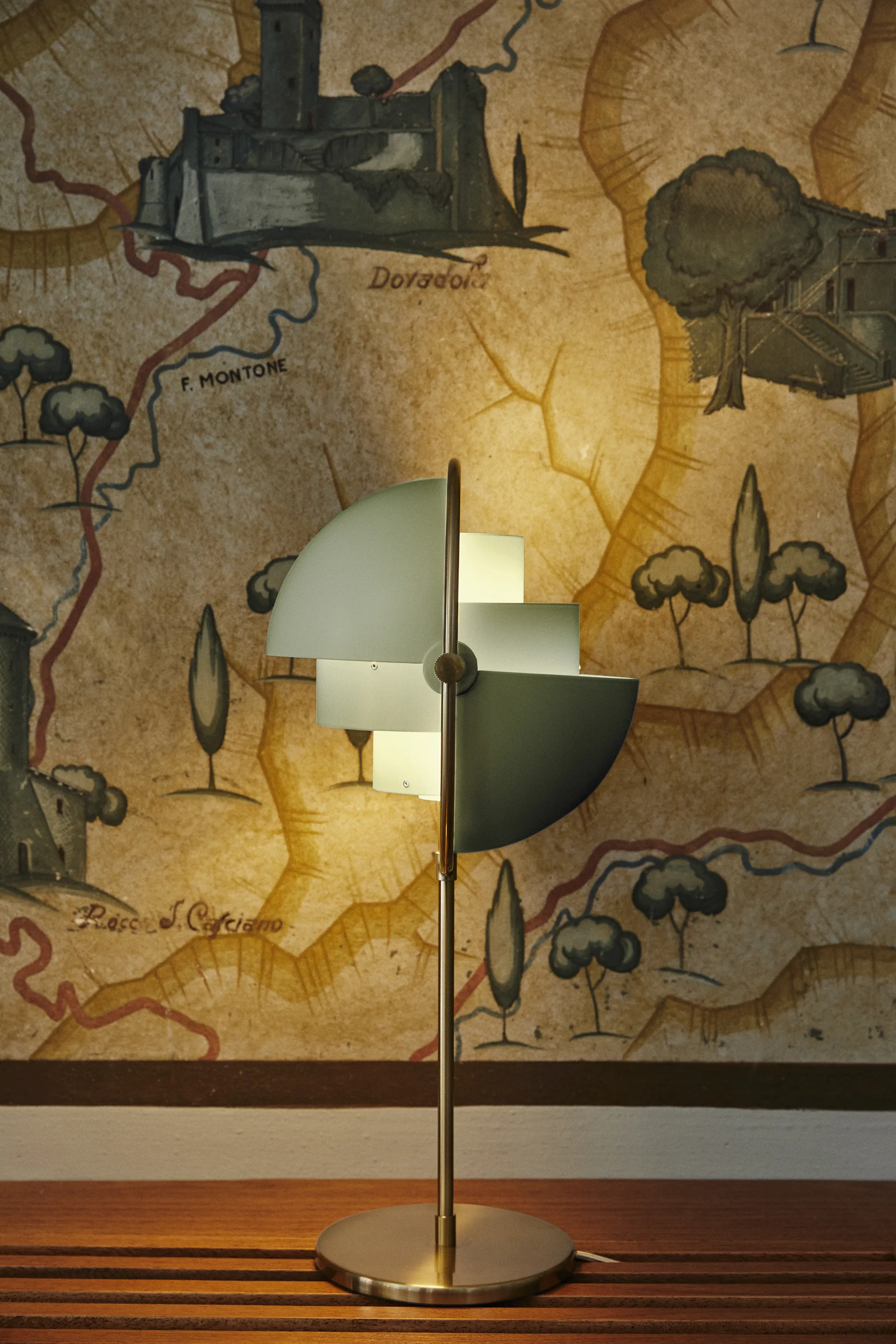 Multi-Lite bordlampe, Brass-desert sage GUBI