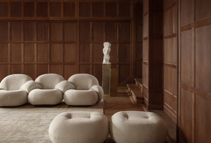 Pacha 3-seters sofa med armlene - Karakorum 001-pearl gold - GUBI