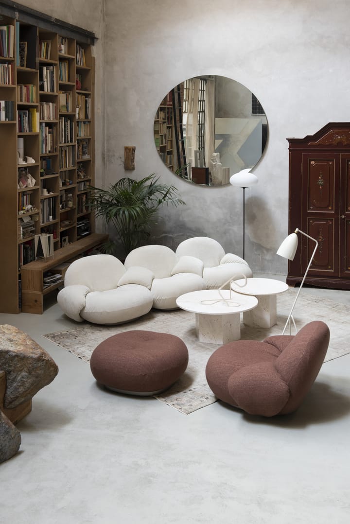 Pacha loungelenestol med armlene, Karakorum 001-pearl gold GUBI