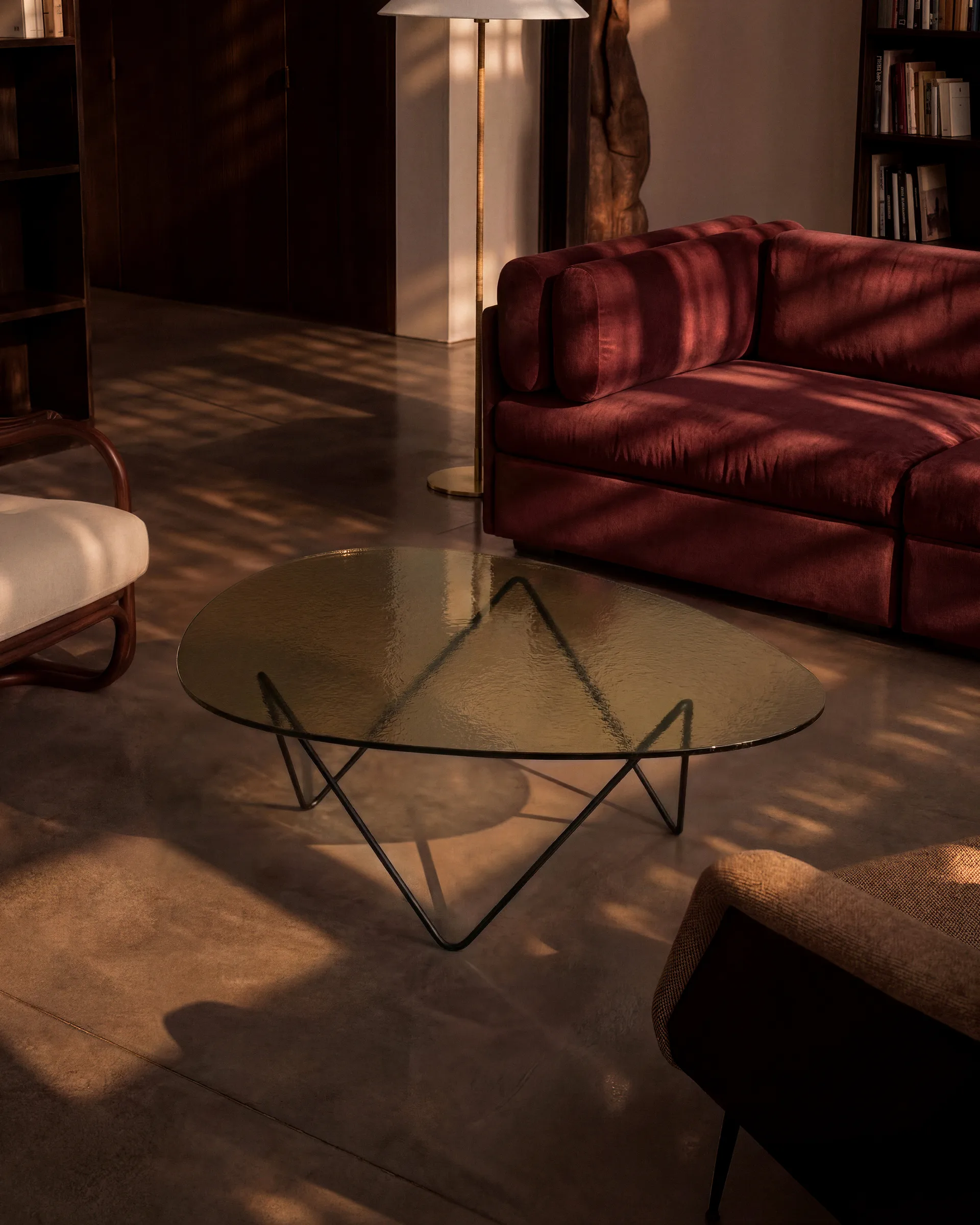 Pedrera salongbord, Svart semimatt-strukturglass transparent GUBI