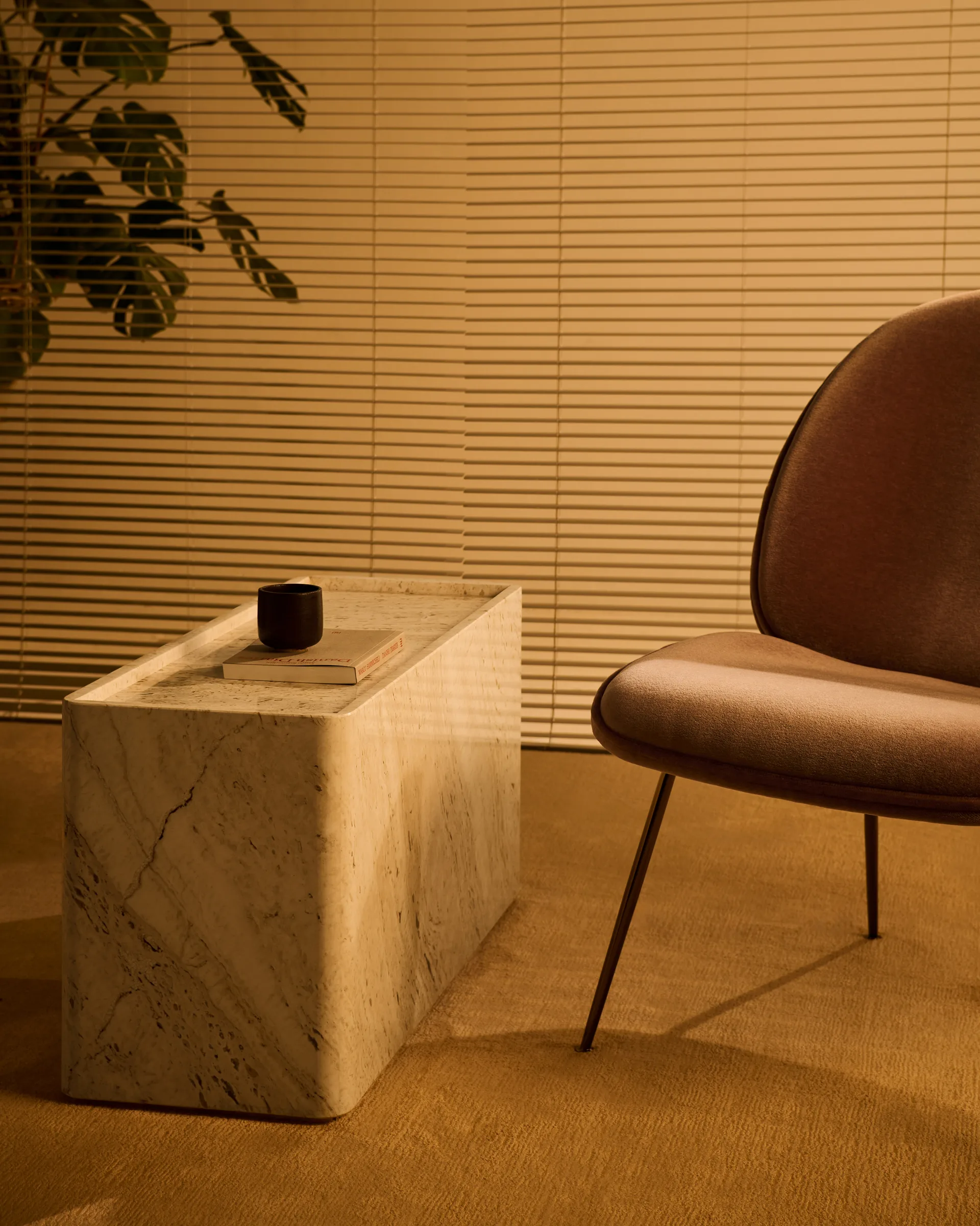 Pietra sidebord 30x80x40 cm, Neutral white travertine GUBI