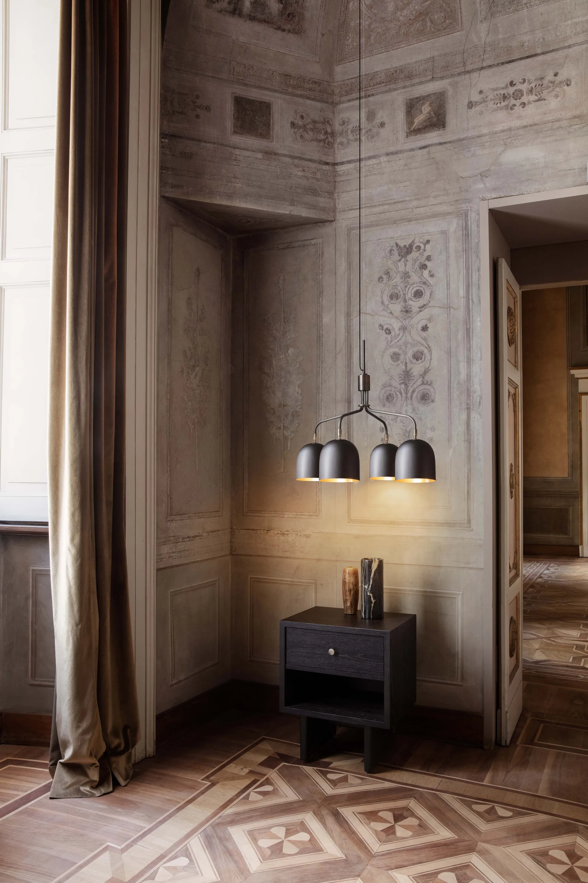 Private sidebord 40x50 cm, Brun-Svartbeiset eik GUBI