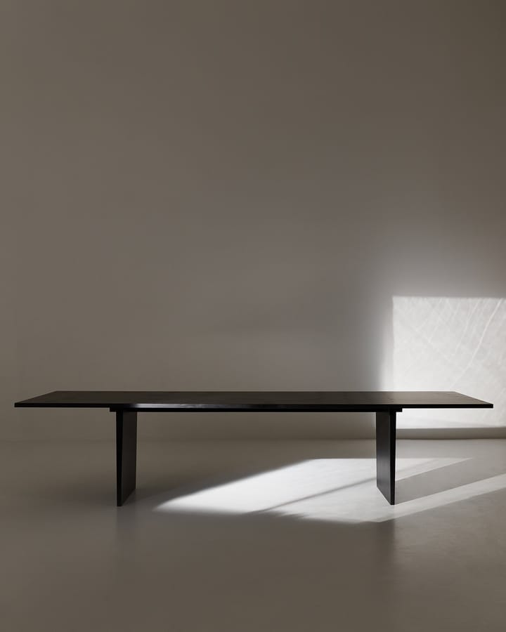 Private spisebord 100 x 260 cm, Brun og svartbeiset eik GUBI
