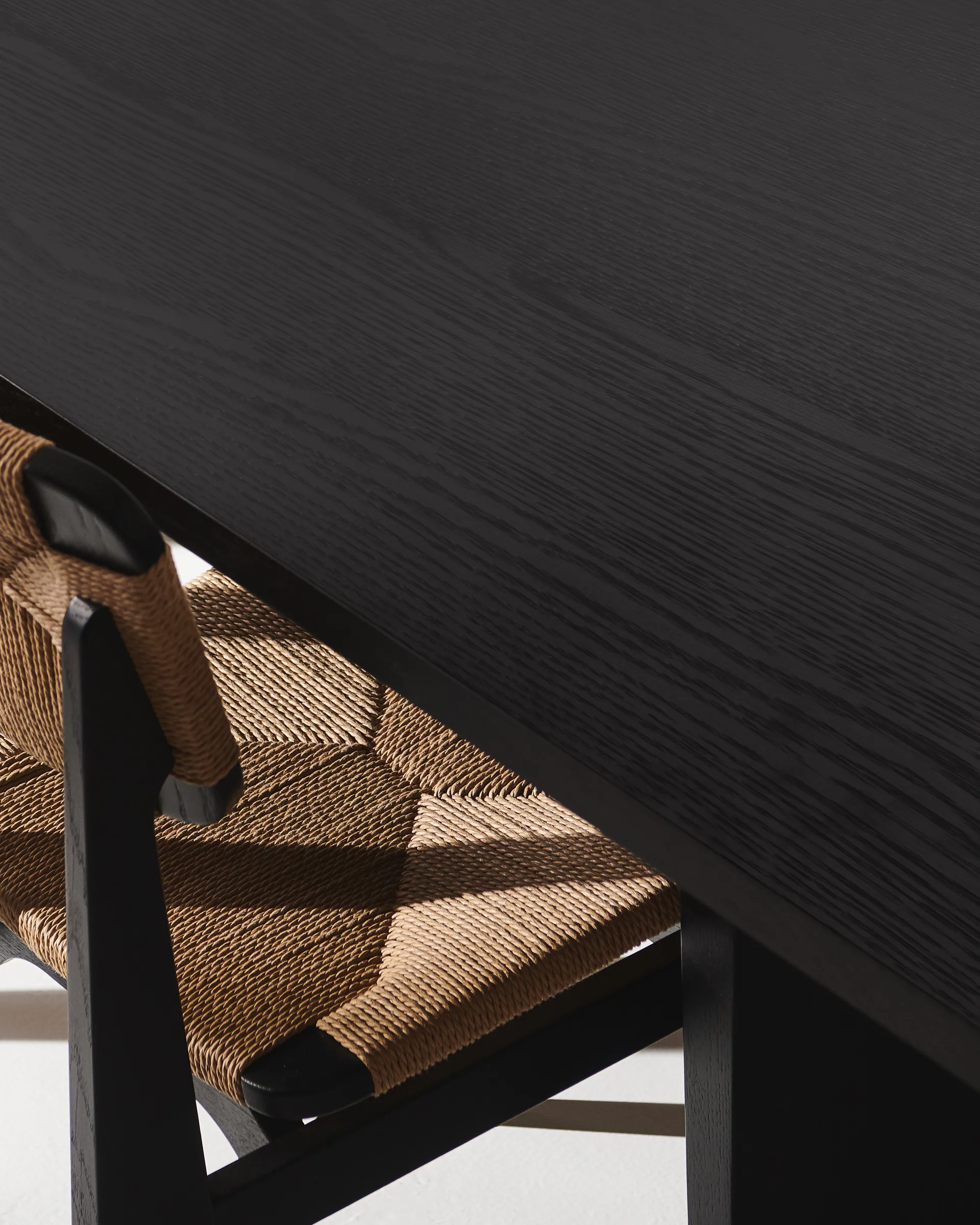 Private spisebord 100 x 260 cm, Brun og svartbeiset eik GUBI