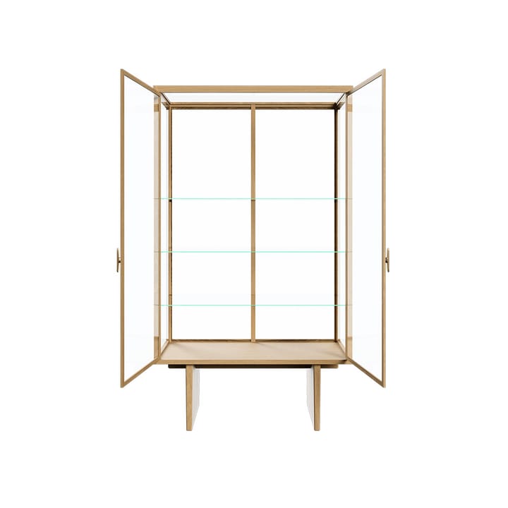 Private vitrineskap, glass, lysbeiset eik GUBI